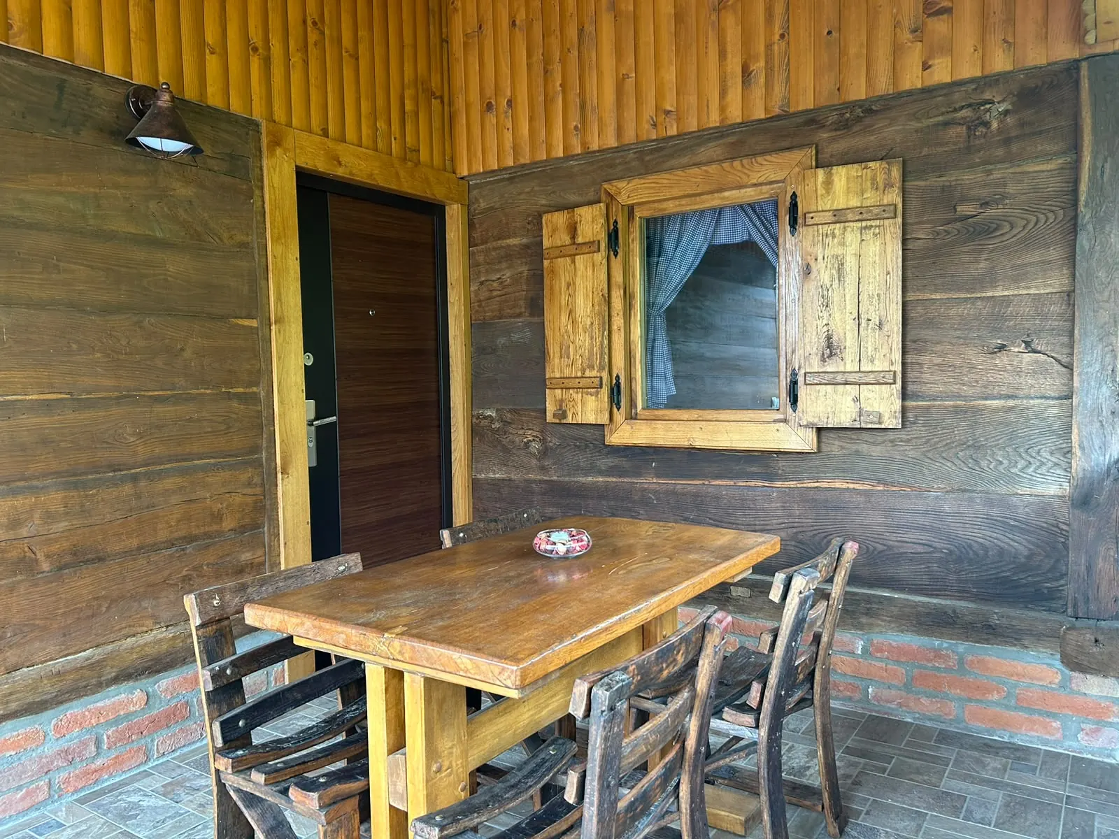 Trijem Drvene kućice · Vinogradska 204