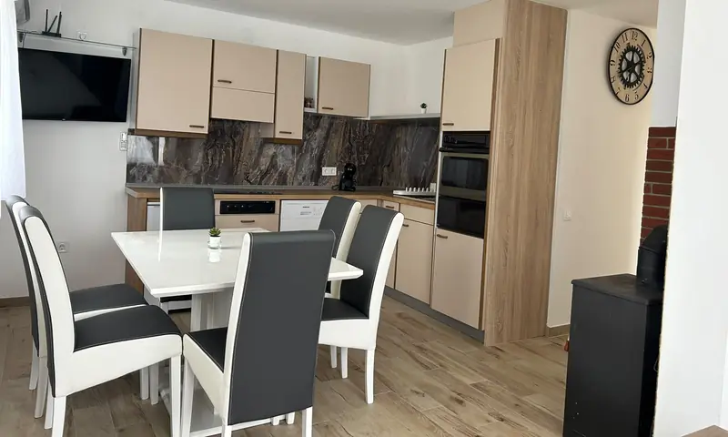 Apartman Ivan – kuhinja i blagovaonica za šestero