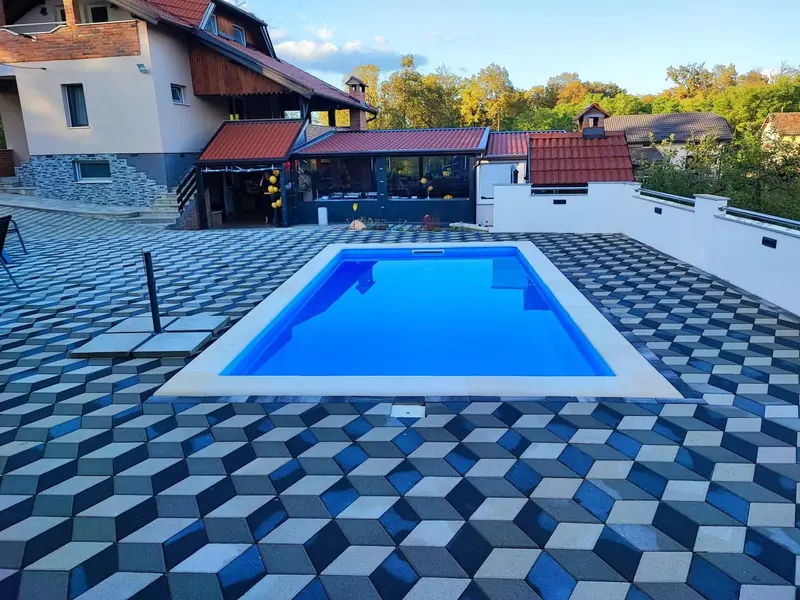 Bazen, paviljon za proslave i kuća